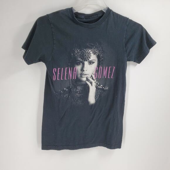Selena Gomez Tops - SELENA GOMEZ Woman Black Stars dance 2013 concert tour T-shirt ( NO SIZE TAG)